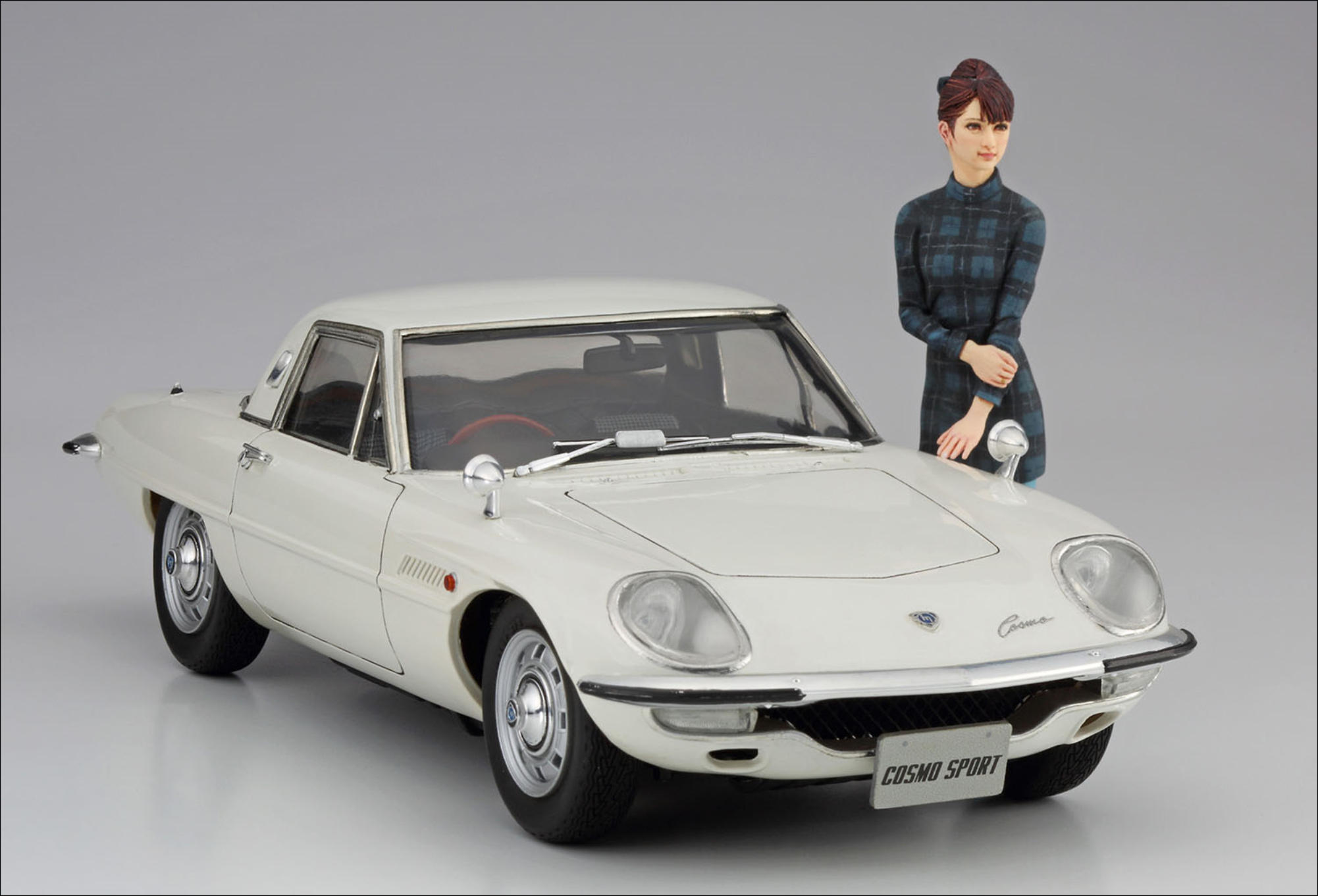 Hasegawa 52168 - Mazda Cosmo Sport L10B w/60´s Girl´s Figure 1/24